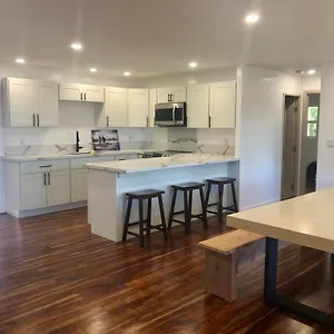 https://makaha-beach-house.hotelsinhawaii.org